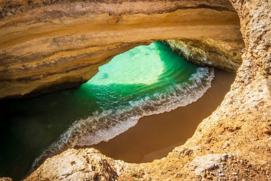 Local Roots Tour – Costa Algarvia : Gruta de Benagil, 7 Vales Suspensos , Praia da Marinha e Algar Seco